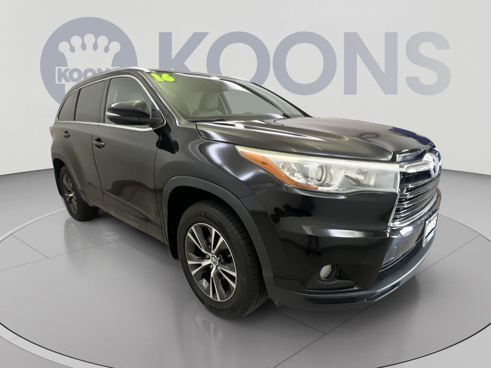 Used 2016 Toyota Highlander XLE AWD/4WD image 2