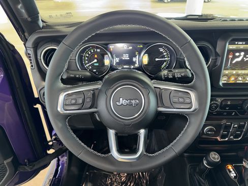 Used 2023 Jeep Wrangler Unlimited Sahara AWD/4WD image 21