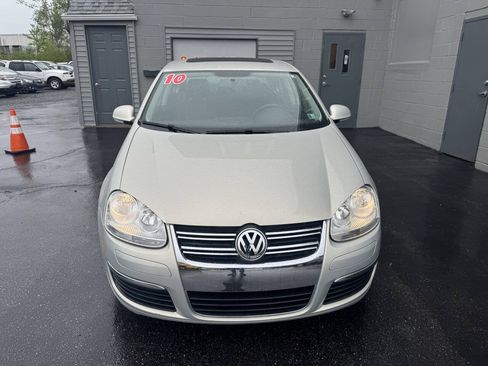 Used 2010 Volkswagen Jetta TDI FWD image 3