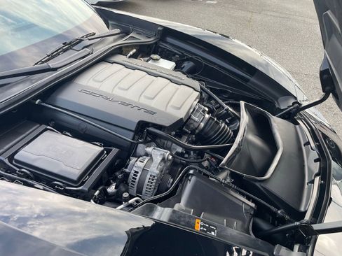Used 2019 Chevrolet Corvette Stingray Coupe w/ 1LT image 32