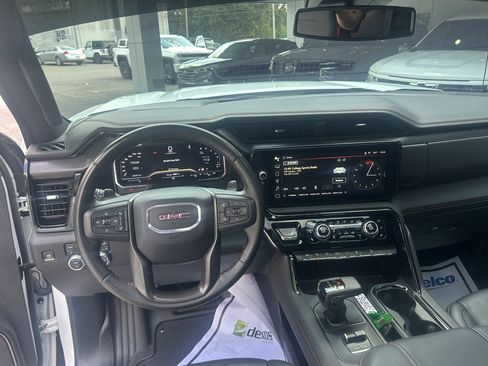 Used 2024 GMC Sierra 1500 AT4 w/ AT4 Premium Package AWD/4WD image 16