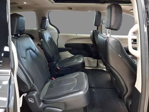 Used 2020 Chrysler Pacifica Limited FWD image 11