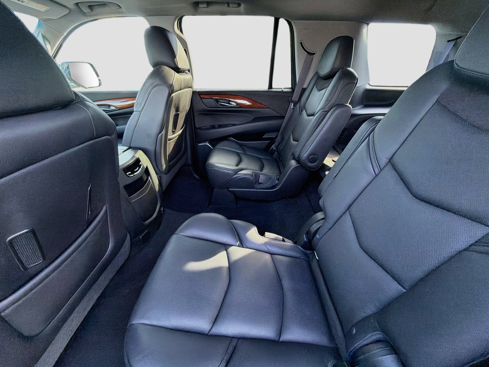 Used 2016 Cadillac Escalade Luxury AWD/4WD image 25