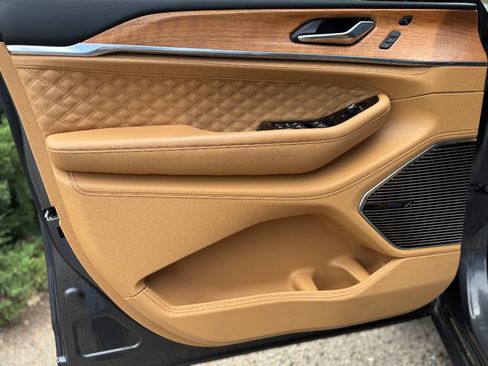 Used 2024 Jeep Grand Cherokee L Summit image 9