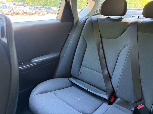 Used 2025 Kia K4 FWD image 38