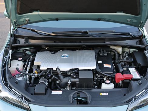 Used 2020 Toyota Prius XLE AWD/4WD image 13