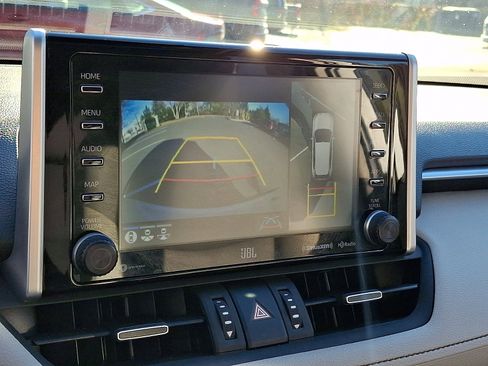 Used 2020 Toyota RAV4 Limited image 19