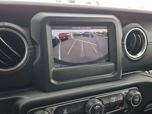 Used 2021 Jeep Wrangler Unlimited Sahara AWD/4WD image 17