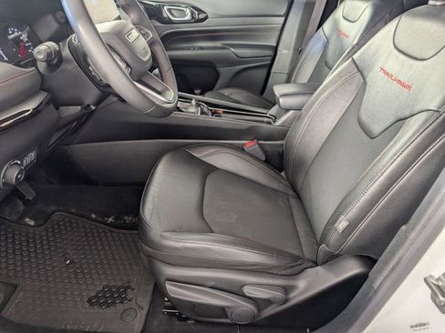 Used 2025 Jeep Compass Trailhawk w/ Trailer Tow Group AWD/4WD image 12