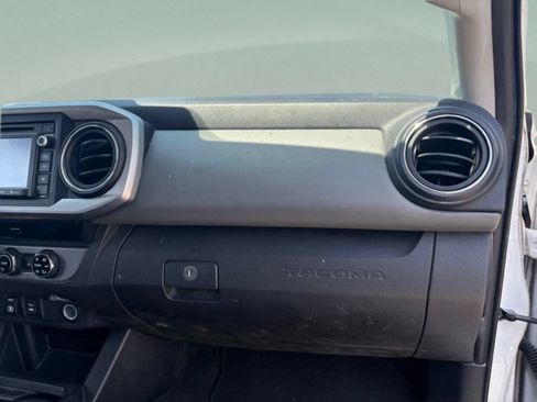 Used 2018 Toyota Tacoma SR5 RWD image 26