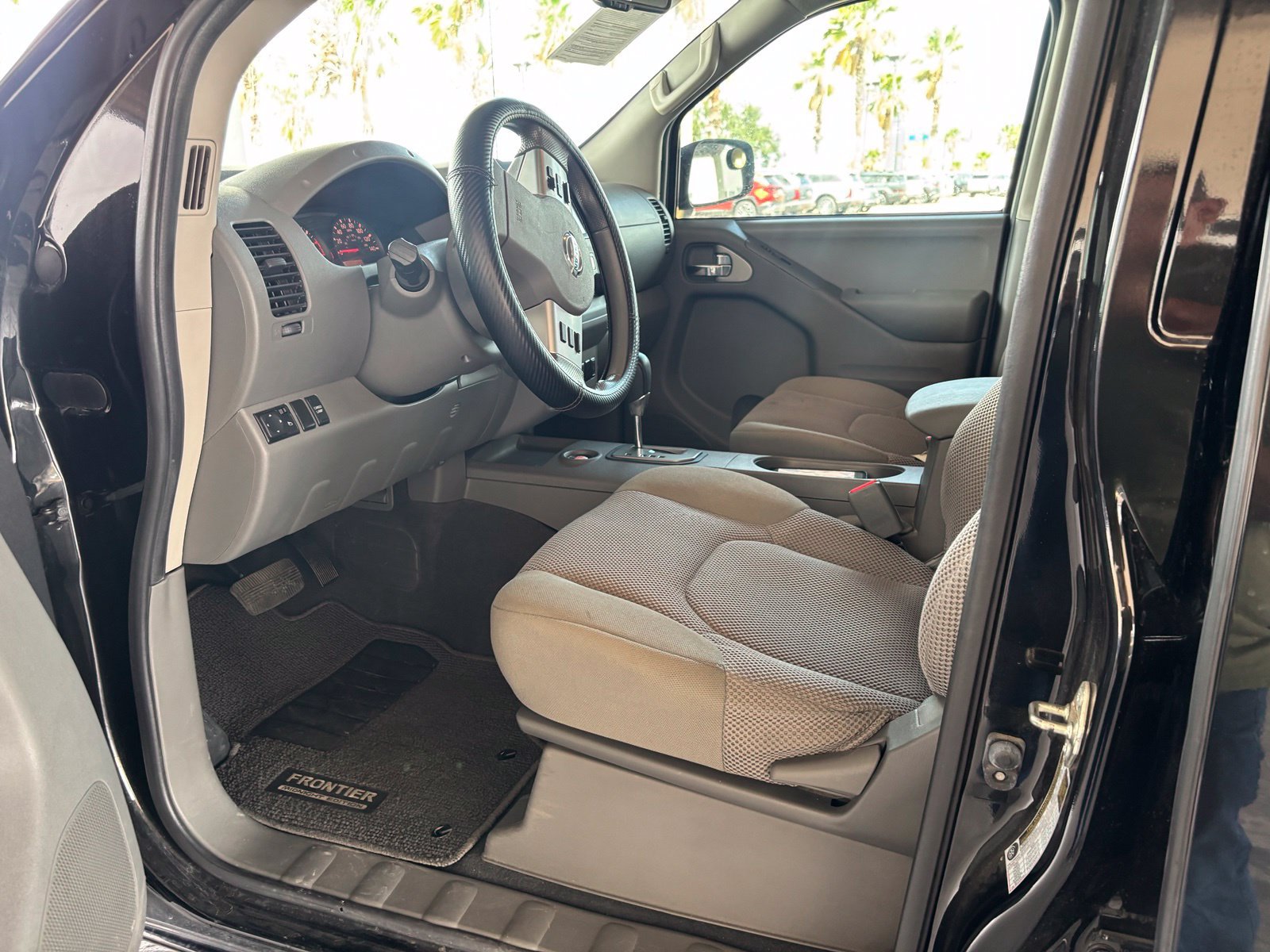 Used 2020 Nissan Frontier SV w/ Midnight Edition Floor Mats RWD image 7