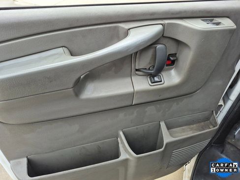 Used 2015 Chevrolet Express 2500 image 10