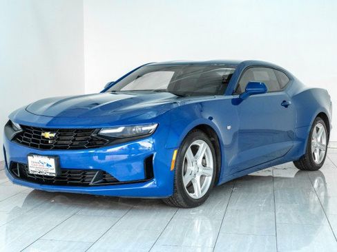 Used 2021 Chevrolet Camaro LT w/ Technology Package RWD image 4