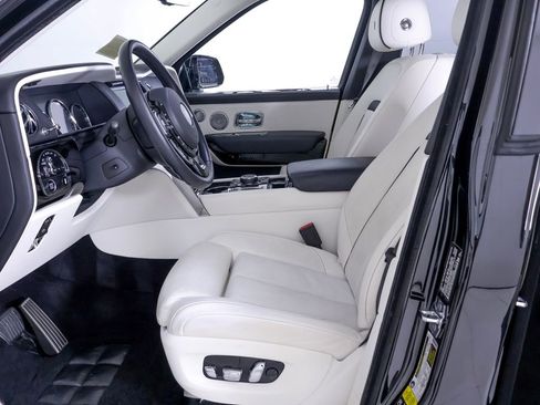 Used 2023 Rolls-Royce Cullinan w/ Technology Package AWD/4WD image 5