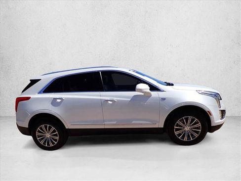 Used 2018 Cadillac XT5 Luxury w/ Driver Awareness Package AWD/4WD image 5