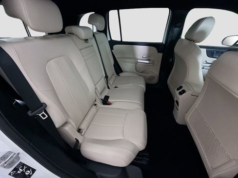 Used 2025 Mercedes-Benz GLB 250 image 25