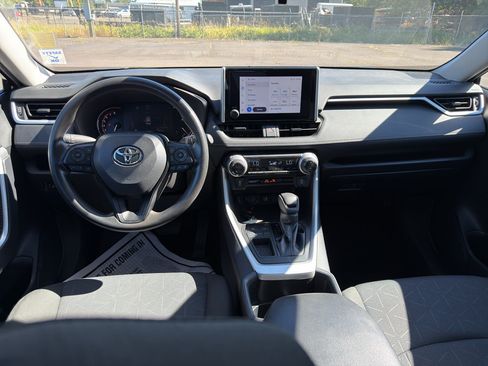 Used 2025 Toyota RAV4 XLE FWD image 18