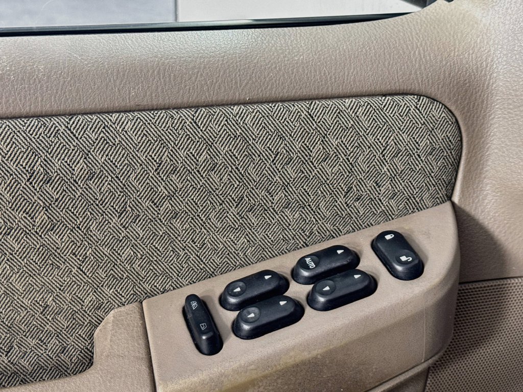 Used 2004 Ford Explorer XLS RWD image 21