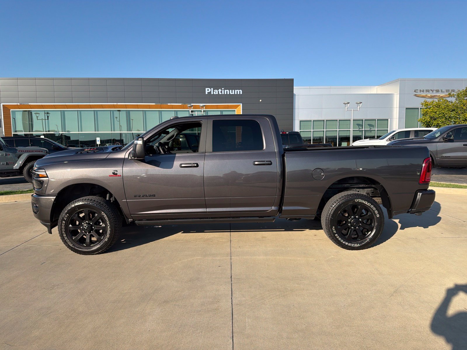 Used 2025 RAM 2500 Laramie AWD/4WD image 2