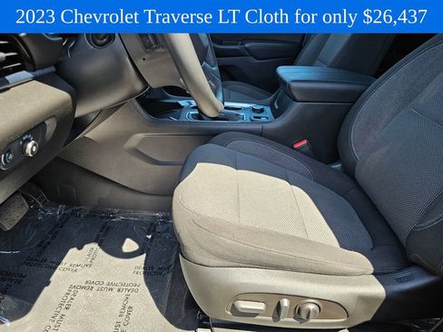 Used 2023 Chevrolet Traverse LT FWD image 21