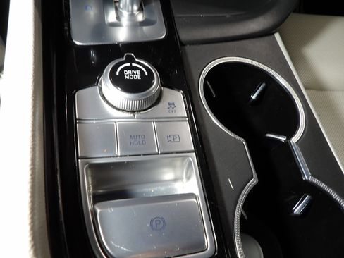 Used 2023 Genesis G70 2.0T AWD/4WD image 16