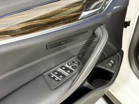 Used 2021 BMW 540i w/ M Sport Package RWD image 18