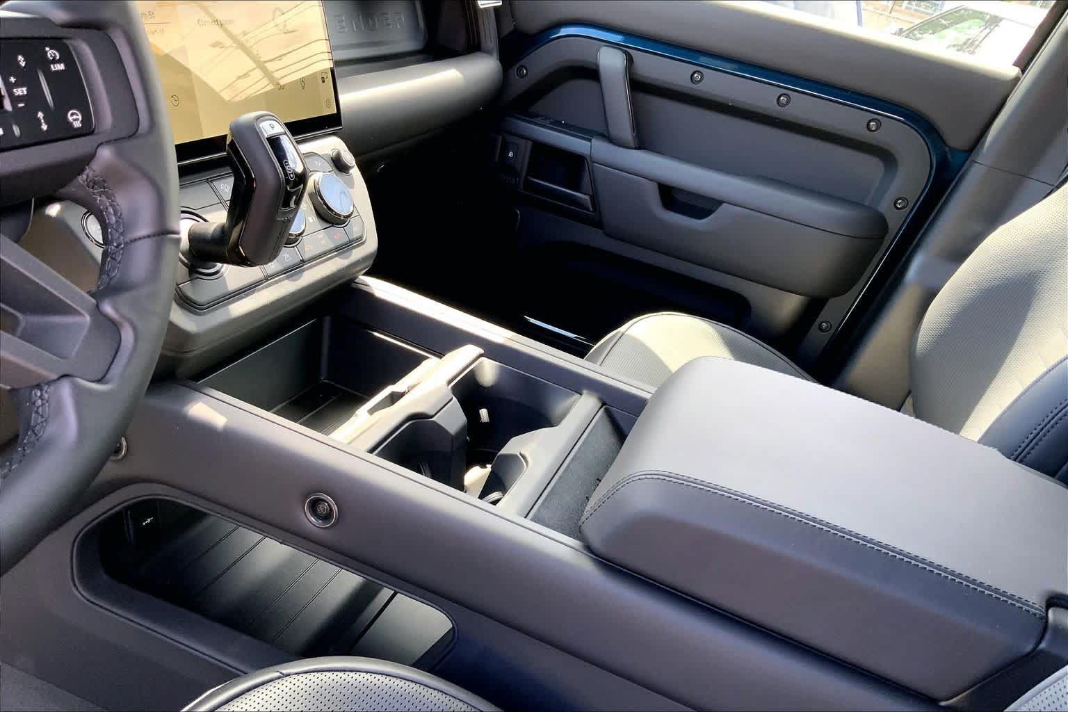 New 2026 Land Rover Defender 110 OCTA AWD/4WD image 9