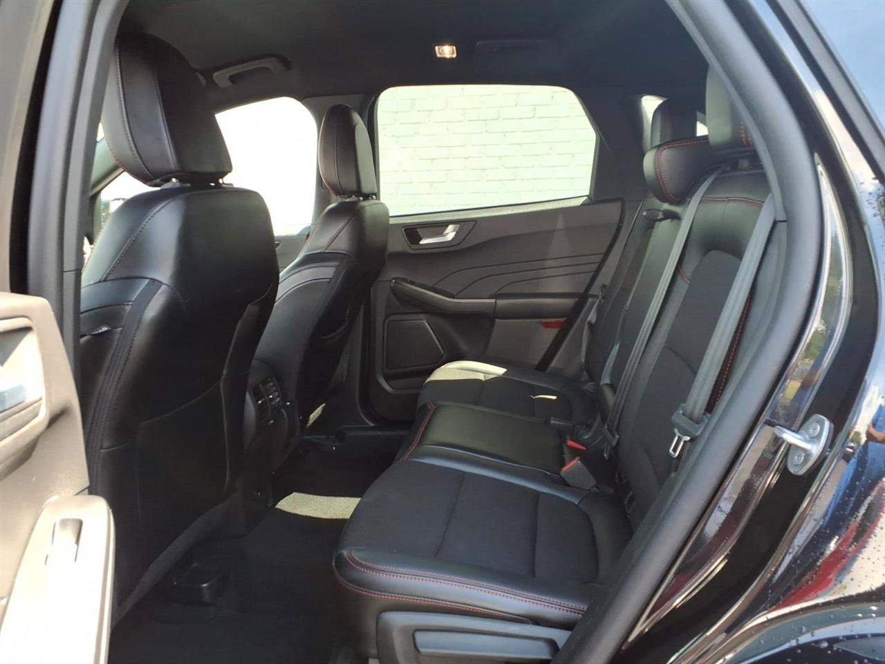Used 2025 Ford Escape ST-Line AWD/4WD image 13