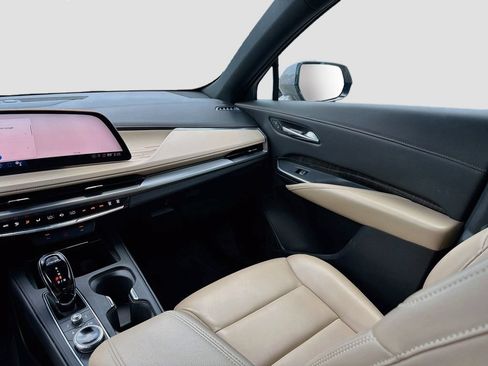 Used 2025 Cadillac XT4 Premium Luxury FWD image 25