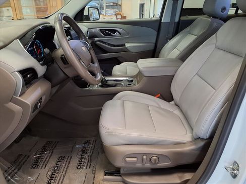 Used 2021 Chevrolet Traverse LT w/ LT Premium Package image 21