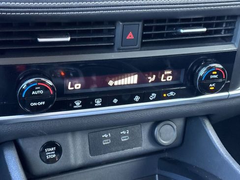 Used 2024 Nissan Rogue SV image 20