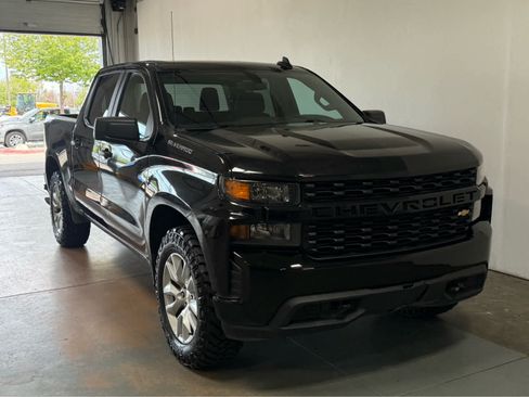 Used 2019 Chevrolet Silverado 1500 Custom w/ Custom Value Package AWD/4WD image 5