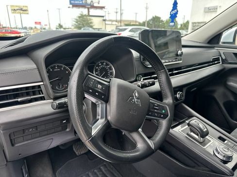 Used 2023 Mitsubishi Outlander SE FWD image 9