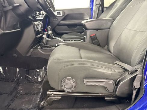 Used 2020 Jeep Wrangler Unlimited Sahara AWD/4WD image 19