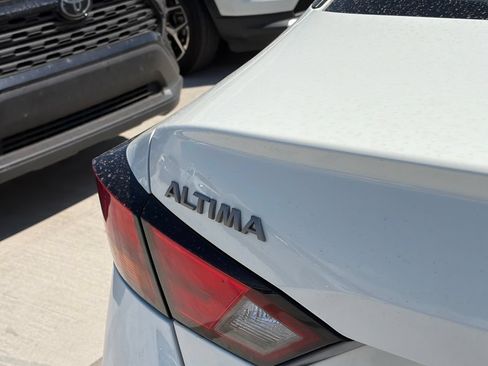 Used 2025 Nissan Altima 2.5 SV FWD image 4
