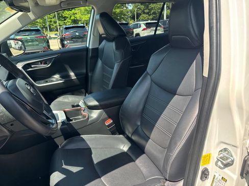 Used 2022 Toyota RAV4 Limited AWD/4WD image 17
