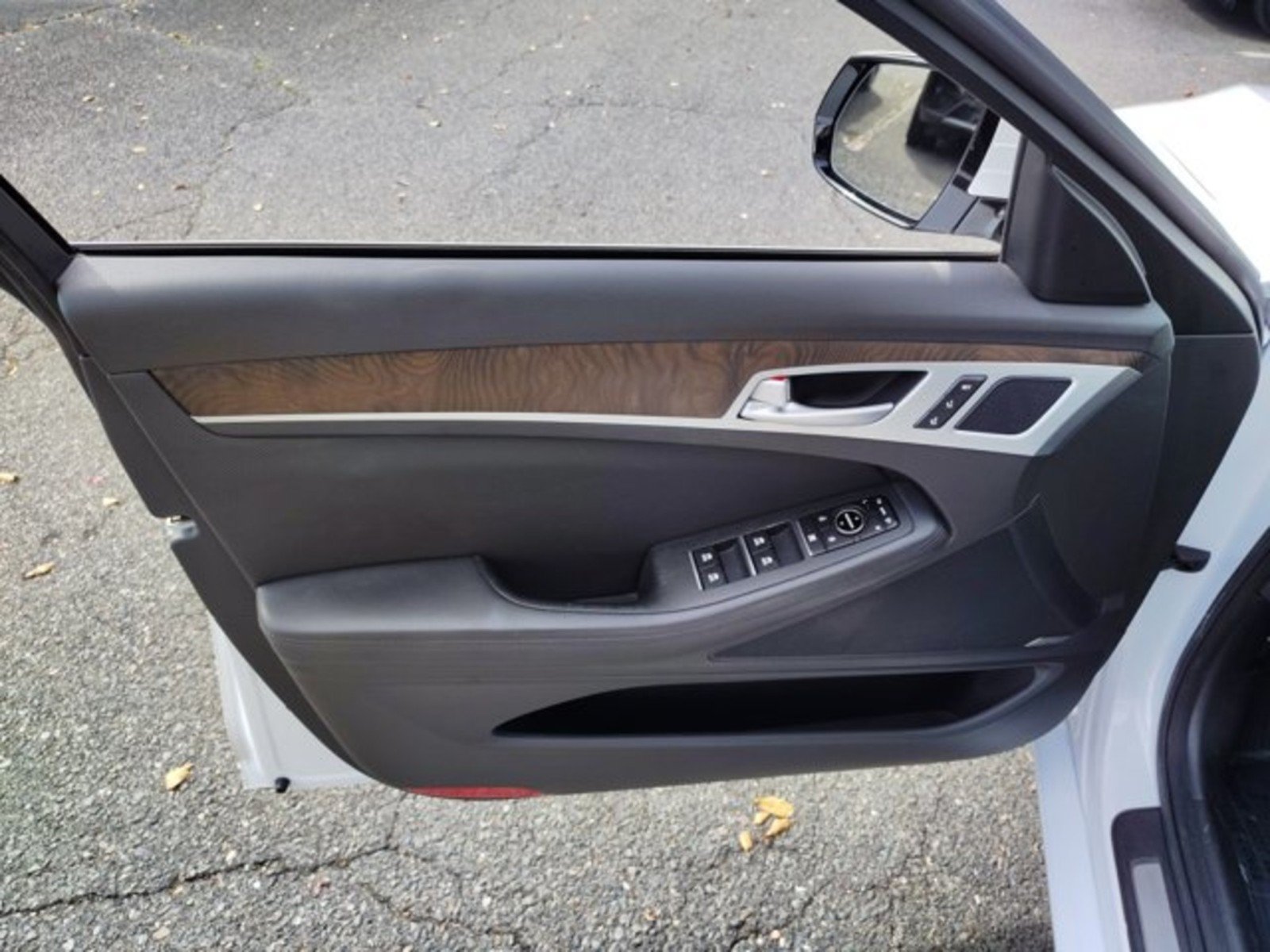 Used 2015 Hyundai Genesis 5.0 RWD image 22