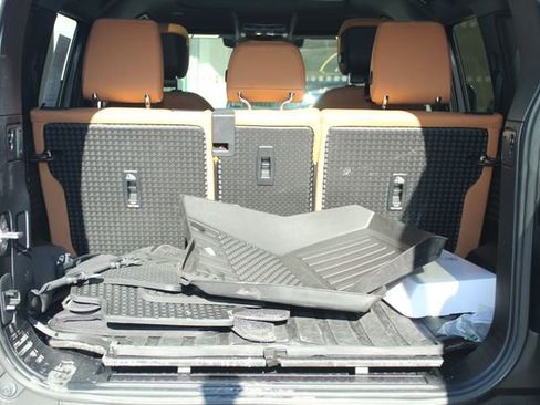 Used 2023 Land Rover Defender 110 S image 12