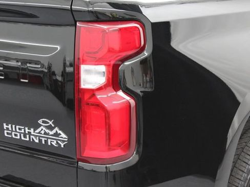 Used 2025 Chevrolet Silverado 1500 High Country w/ High Country Premium Package AWD/4WD image 12