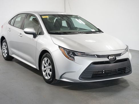 Certified 2024 Toyota Corolla LE image 3