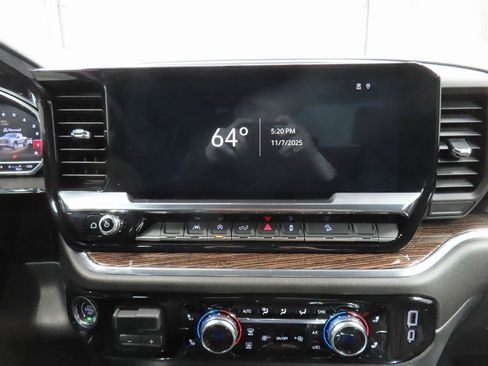 Used 2025 GMC Sierra 1500 Elevation image 13