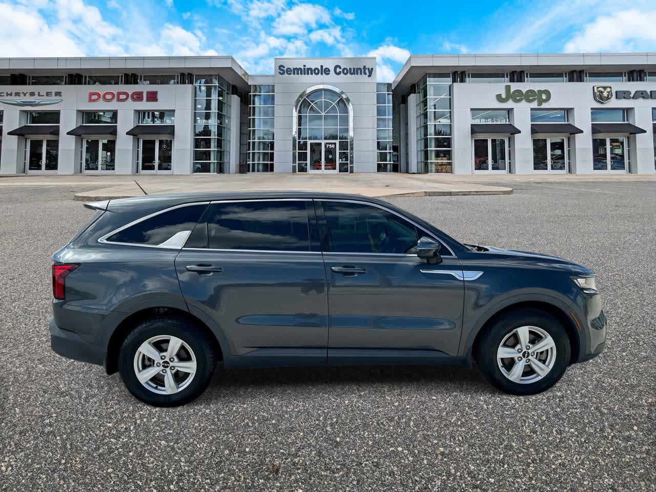 Used 2022 Kia Sorento LX FWD image 9