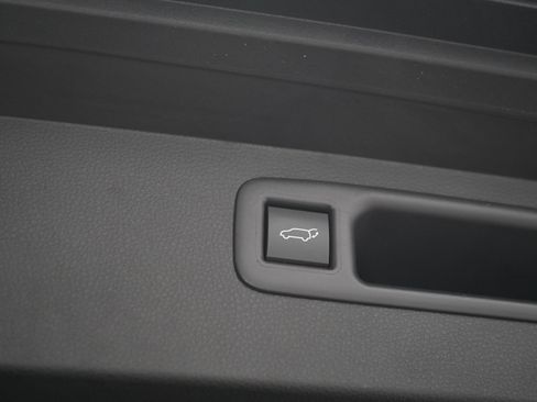 Used 2025 Toyota Highlander XSE AWD/4WD image 13