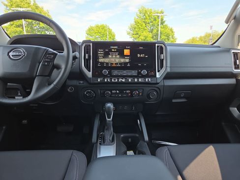 Used 2025 Nissan Frontier SV w/ SV Convenience Package AWD/4WD image 18