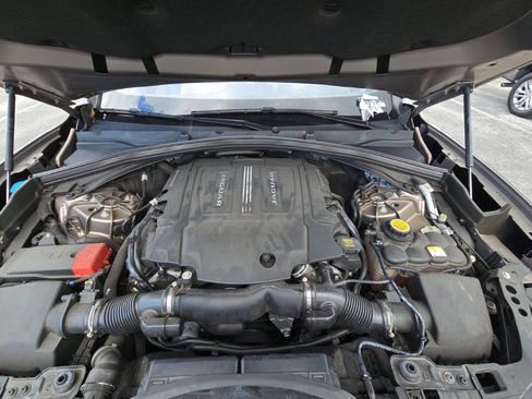 Used 2017 Jaguar F-PACE Prestige image 18