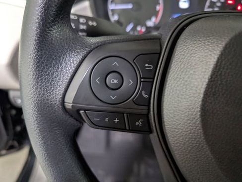 Used 2025 Toyota Corolla LE image 18