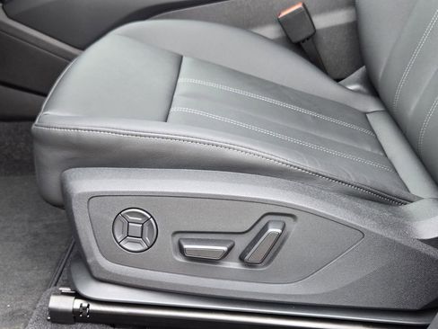 New 2027 Audi Q6 e-tron Premium image 30