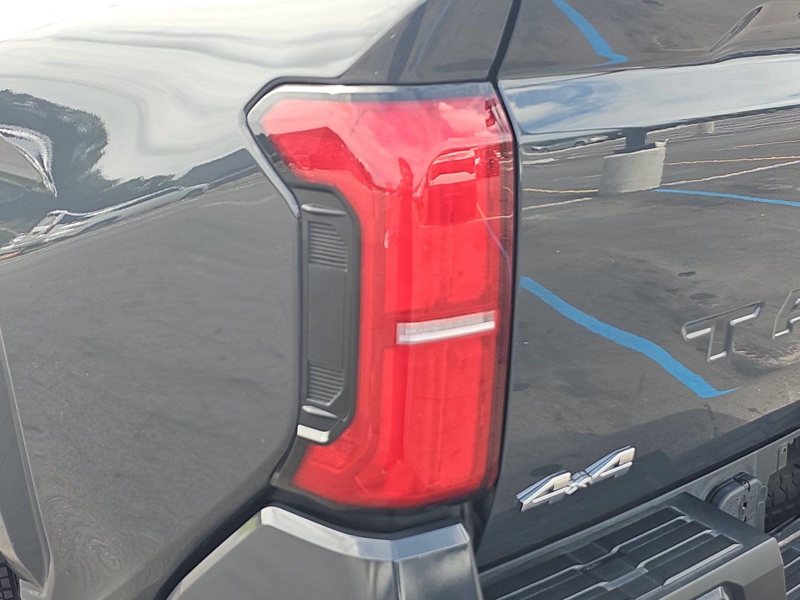 Used 2024 Toyota Tacoma SR5 AWD/4WD image 30