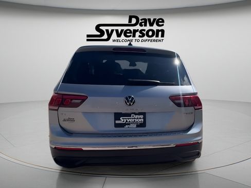 Used 2022 Volkswagen Tiguan SE AWD/4WD image 4