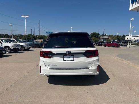 Certified 2026 Honda Odyssey EX-L image 6